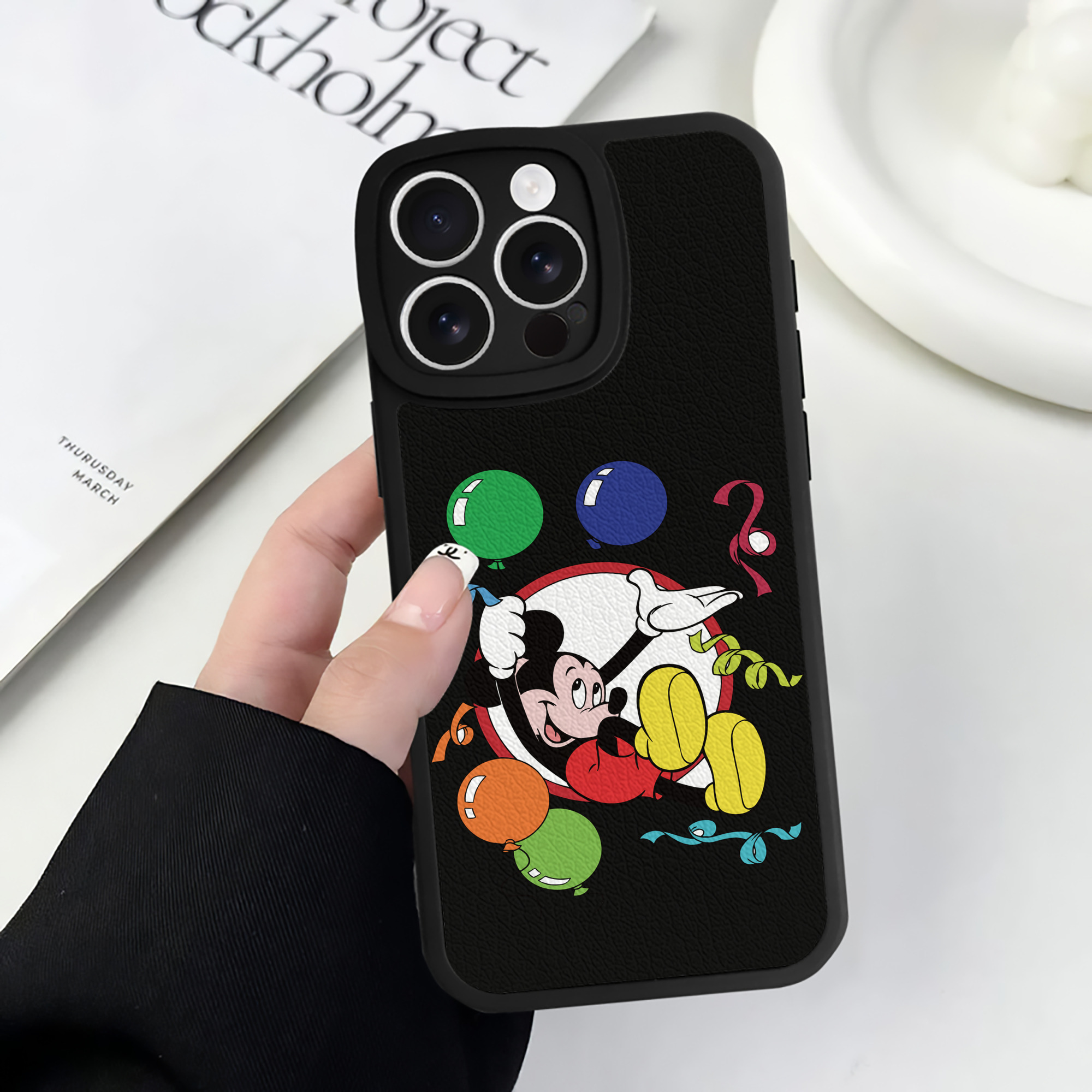 （画像用） ミッキーマウス Mickey Mouse 【iPhone 16シリーズ対応】シリコンスマホケース（レザー調） 材質：シリコン